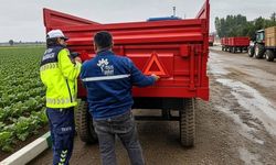 Muş'ta Traktör Römorklarına Reflektör