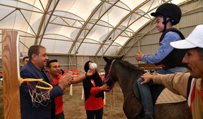 95 Özel Çocuğa Atla Terapi Etkinliği