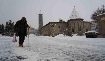 Yoğun Kar Yağışı Hayatı Olumsuz Etkiledi