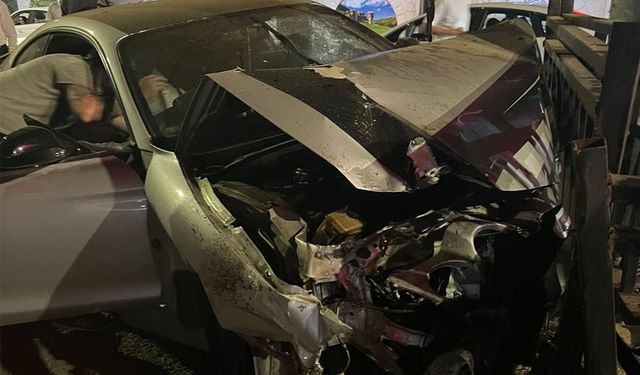 Bingöl'de Otomobil Hurdaya Döndü: 3 Yaralı