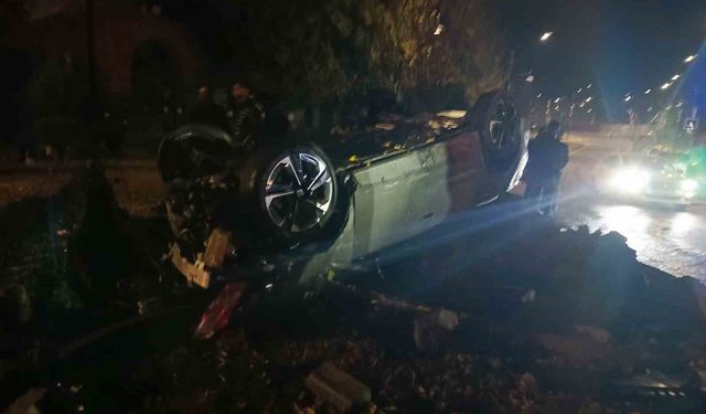 Diyarbakır’da Takla Atan Otomobilde 2 Kişi Yaralandı