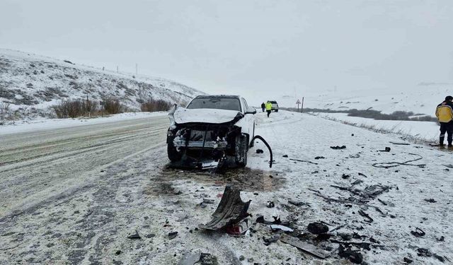 Erzurum'da trafik kazasında 2 kişi hayatını kaybetti