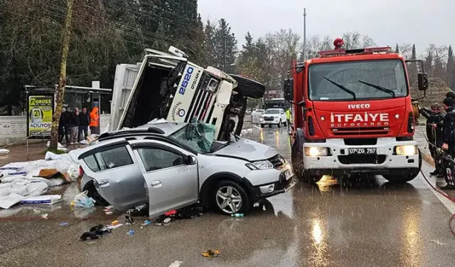 Kamyon Otomobilin Üzerine Devrildi: Sürücü Hayatını Kaybetti