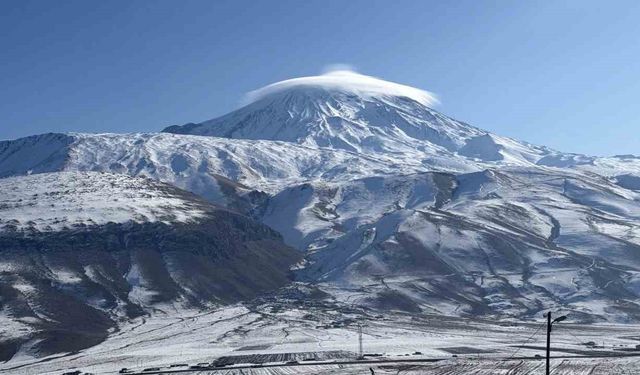 Ağrı Dağı’nda 'Mercek Bulutu' Görsel Şölen Oluşturdu