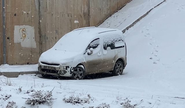 Yüksekova’da kar yağışı başladı