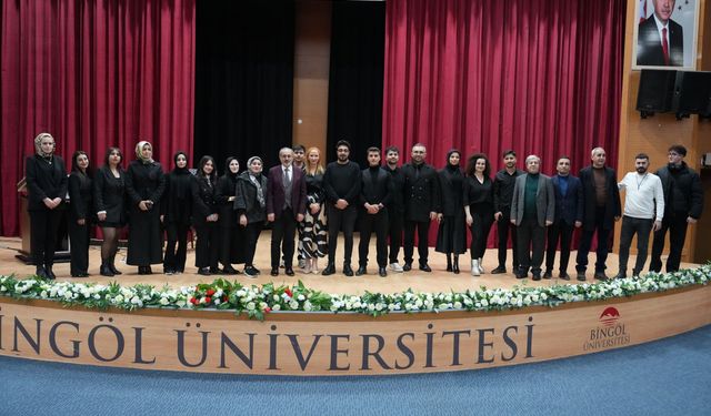 Üniversitede Şiir Dinletisi Etkinliği Düzenlendi