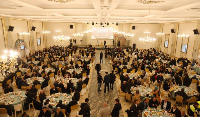 AK Partililer İftar Yemeğinde Buluştu