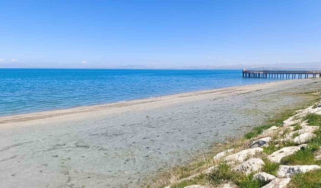 Van Gölü’nde Tehlike Sürüyor: Yağışlar Artmasına Rağmen Seviye Hâlâ Düşük