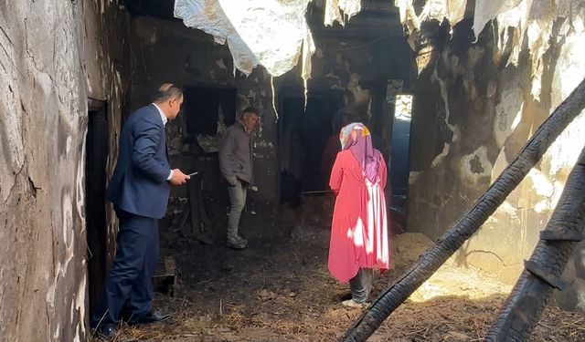 Hakkari'deki Yangında Ev Küle Döndü