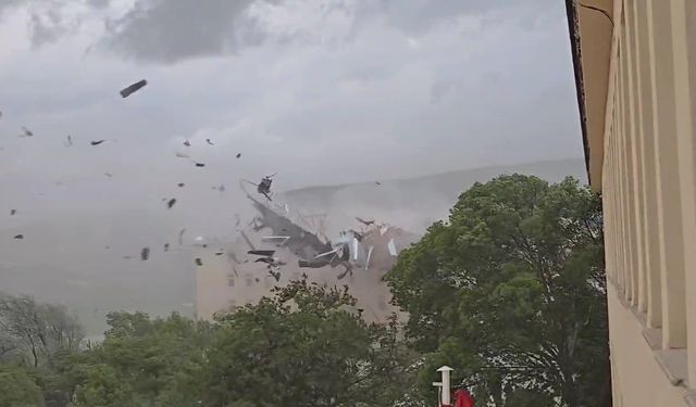 Tunceli'de Fırtına Etkili Oldu: Çatılar Uçtu, Köprü Zarar Gördü