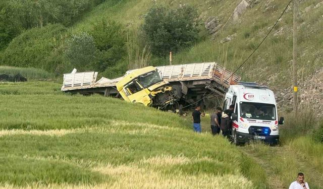 Kontrolden Çıkan Tır Uçuruma Yuvarlandı: 2 Ağır Yaralı