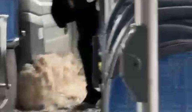 Diyarbakır’da Sağanak Yağış Halk Otobüsüne Su Taşıdı