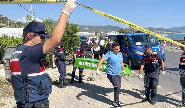Antalya'da Motosiklet Konteynere Çarptı: 1 Ölü