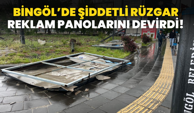 Bingöl’de Şiddetli Rüzgâr Reklam Panolarını Devirdi!