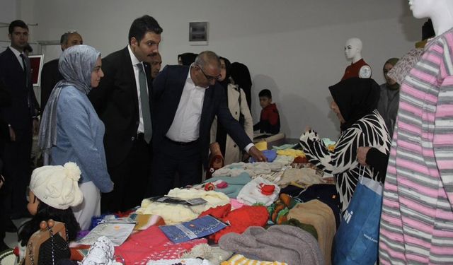 Karlıova'da El Emeği Göz Nuru Ürünler Sergilendi