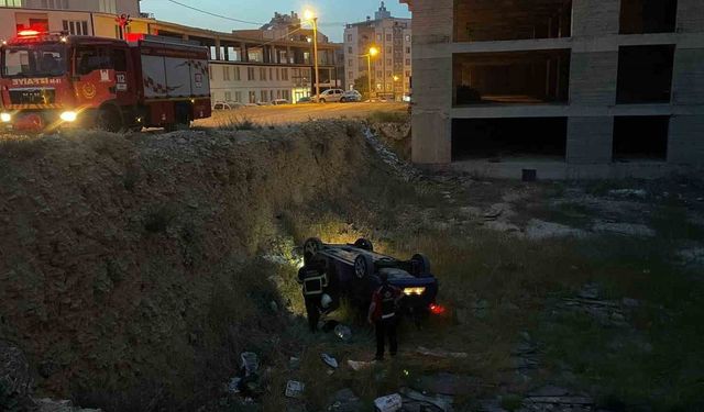 Mardin'de Otomobil Şarampole Devrildi: 1 Yaralı