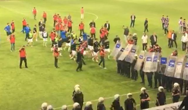 Elazığspor-Vanspor Maçında Hakeme Musluk Atan Kişi Yakalandı