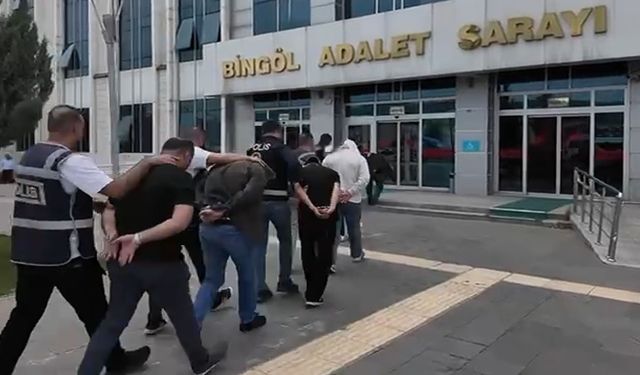 Bingöl'de Çalıntı 2 Araç ile 6 Şüpheli Yakalandı!