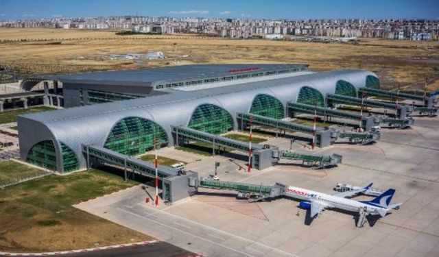 Diyarbakır Havalimanı’nda Uçuşlara Ara Verildi!