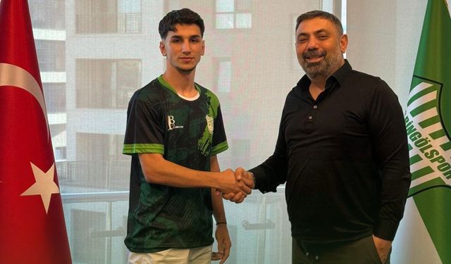 Genç Futbolcu İle 3 Yıllık Sözleşme İmzalandı