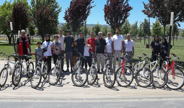 Bingöl'ün İlçesinde Öğrencilere 'Yaz' Hediyesi!