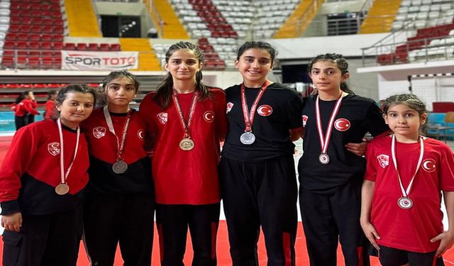 Bingöllü Güreşçilerin Büyük Başarısı: 1 Altın, 2 Gümüş Madalya!