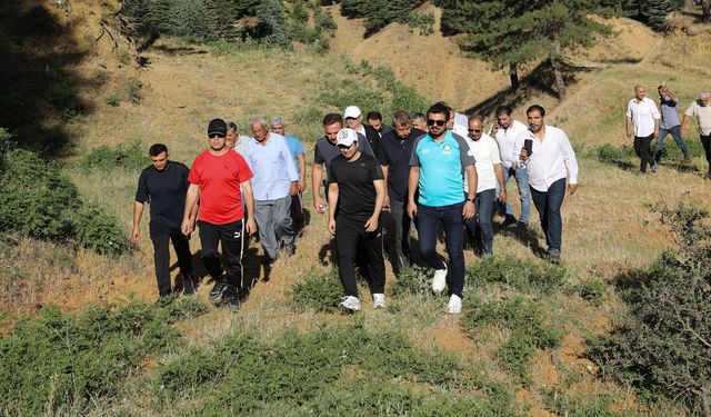 Bingöl'deki Turnuvanın Yarışmacıları için Doğa Yürüyüşü ve Kano Etkinliği