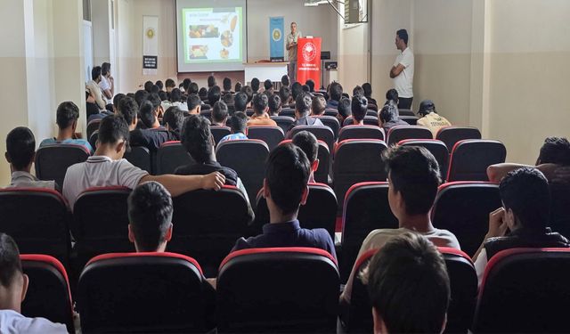 Bingöl'de Öğrencilere Sütün Faydaları Anlatıldı