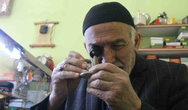 Zamanı Tamir Eden Usta