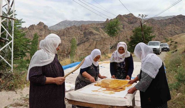 Olur İlçesinde Dut Pestili Geleneği Yaşatılıyor