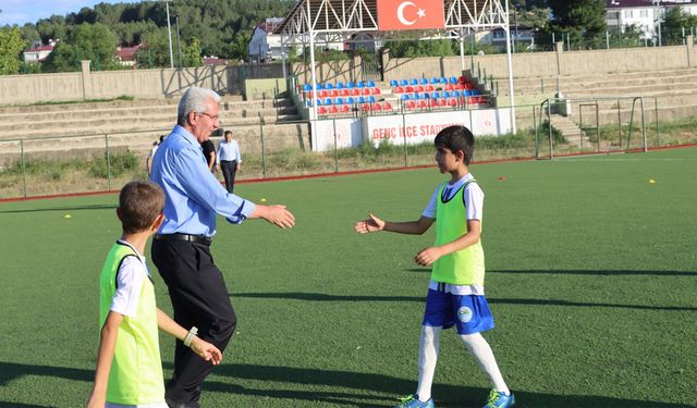 Bingöl'ün İlçesinde Yaz Futbol Kursu Heyecanı!