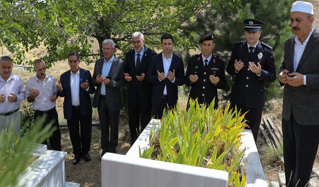 Bingöl'ün İlçesinde Şehit Kabirlerine Ziyaret