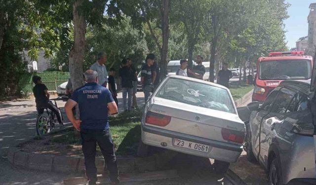 Otomobiller Çarpıştı: Maddi Hasarla Atlatıldı