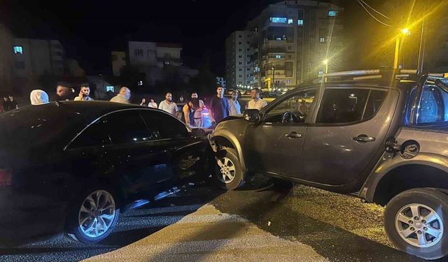 Midyat’ta Otomobil ile Pikap Çarpıştı: 6 Yaralı