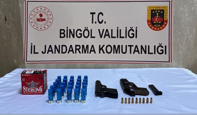 Genç'te Şüpheli Şahıslara Yönelik Aramada Tabanca Ele Geçirildi