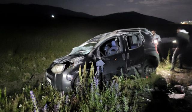 Sarıkamış’ta Araç Şarampole Devrildi: 4 Yaralı