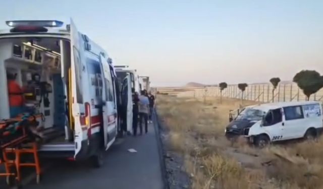 Minibüs Takla Attı: 2 Ölü, 3 Yaralı
