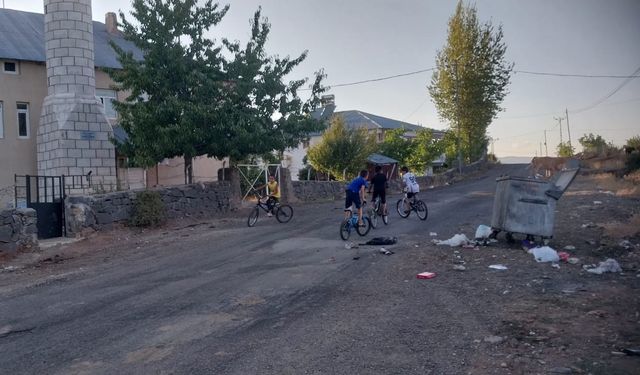 Emtağ Köyünde Çöp Sorunu!