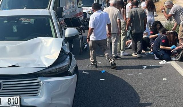 Yolun Karşısına Geçmeye Çalışan Aileye Otomobil Çarptı