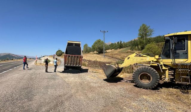 Yedisu'nun Köy Yollarında Çalışmalar Sürüyor