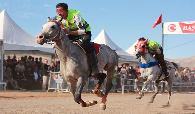 Bingöl’ün İlçesi Geleneksel At Yarışlarına Hazırlanıyor!