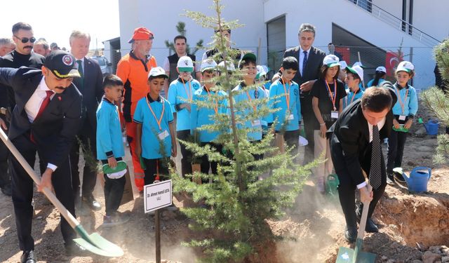 İlk Derste Fidan Dikme Etkinliği Yapıldı