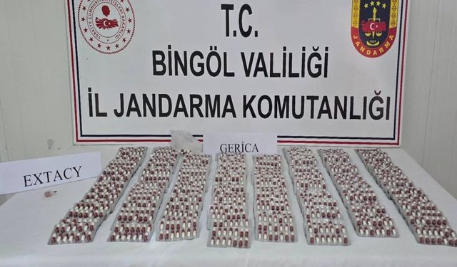Bingöl’de Şüpheli Araçta Bin 974 Narkotik Hap Ele Geçirildi: 2 Tutuklama