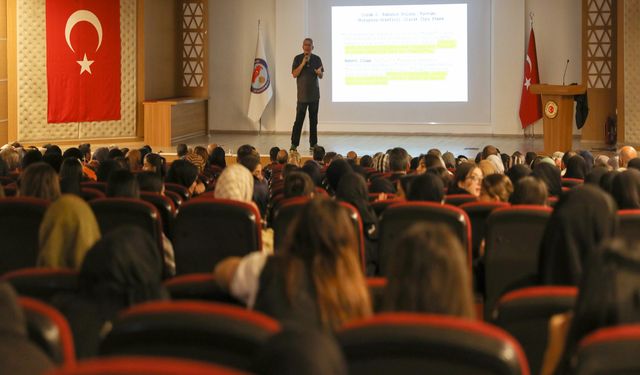 Bingöl’ün İlçesinde ‘Hayırlı Nesil, Huzurlu Aile’ Konferansı