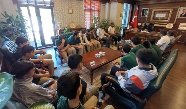 Bingöl’de İmam Hatip Öğrencilerinden Müftülük Ziyareti