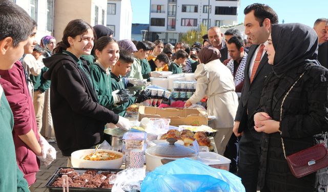 Bingöl’ün İlçesinde Öğrencilerden Gazze Yararına Kermes