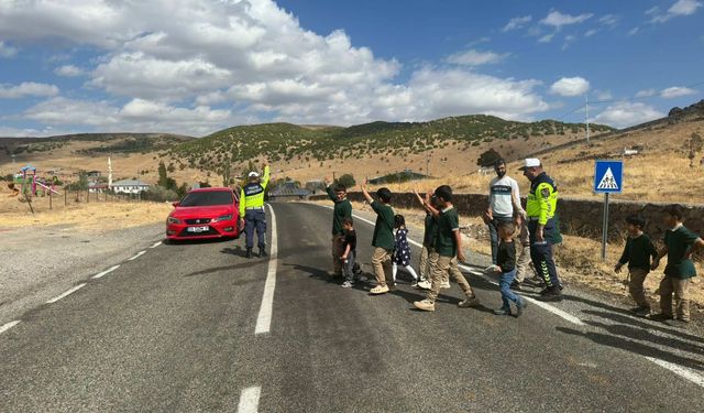 Köy Öğrencilerine Trafik Eğitimi Verildi
