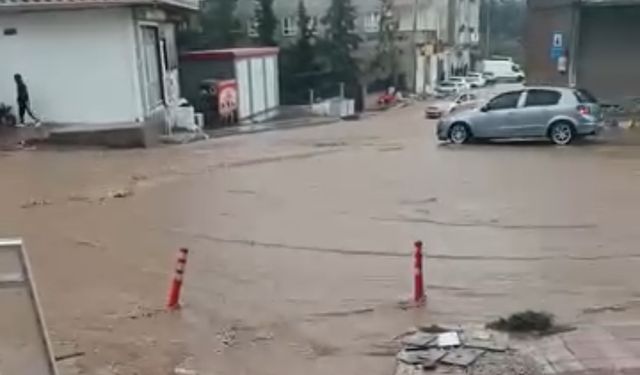 Yollar Göle Döndü, Dereler Taştı