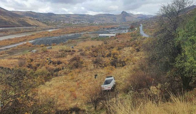 Kamyonet 50 Metrelik Uçuruma Yuvarlandı: Şans eseri Yaralanan Olmadı