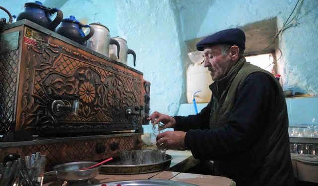 Muş’ta 55 Yıldır Çay Demleyen Usta
